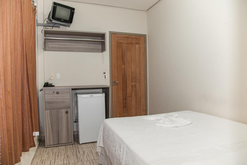 Residencial Ilha Dourada Hotel Говернадор Селсо Рамос Стая снимка